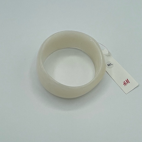 NWT H&M L/XL Ivory Lucite Bangle - Picture 5 of 8